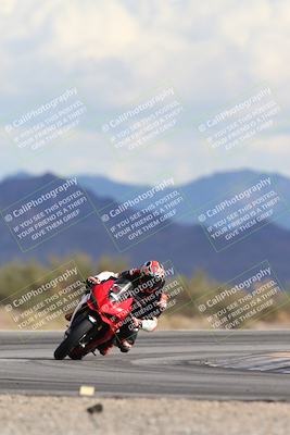 media/Nov-16-2025-Race Pace (Sun) [[8c5fa54630]]/Non Verified Riders (1st 20 Minutes)/5-Turn 15 (110pm)/